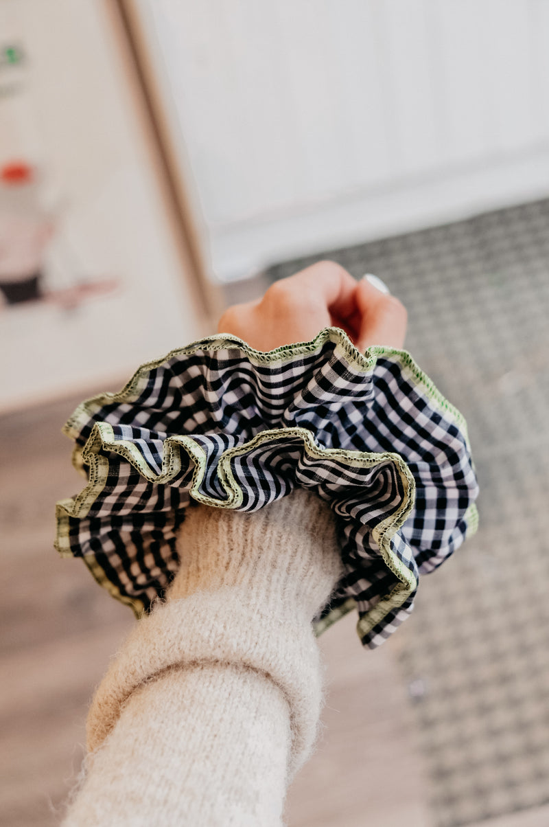 Alissa XL Frill Black and White Checkered Scrunchie