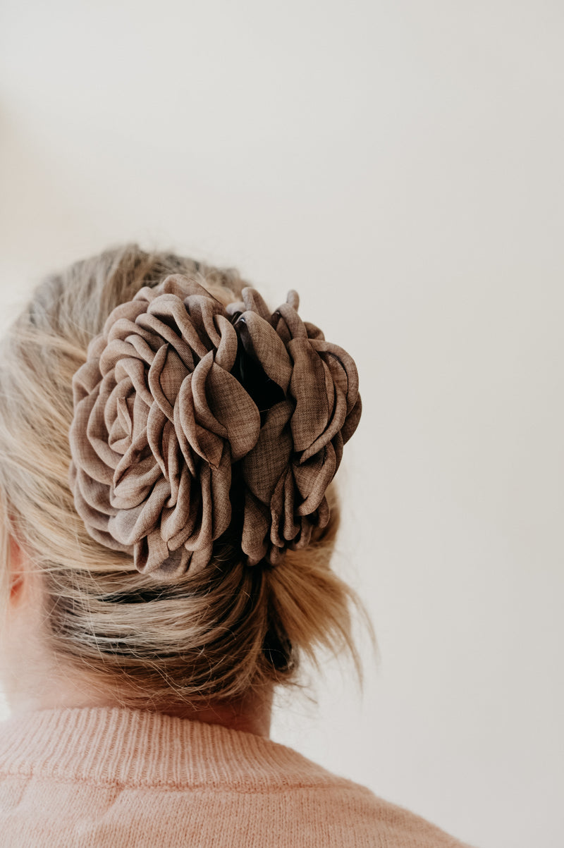 Alysa Teddy Brown Rose Claw Clip