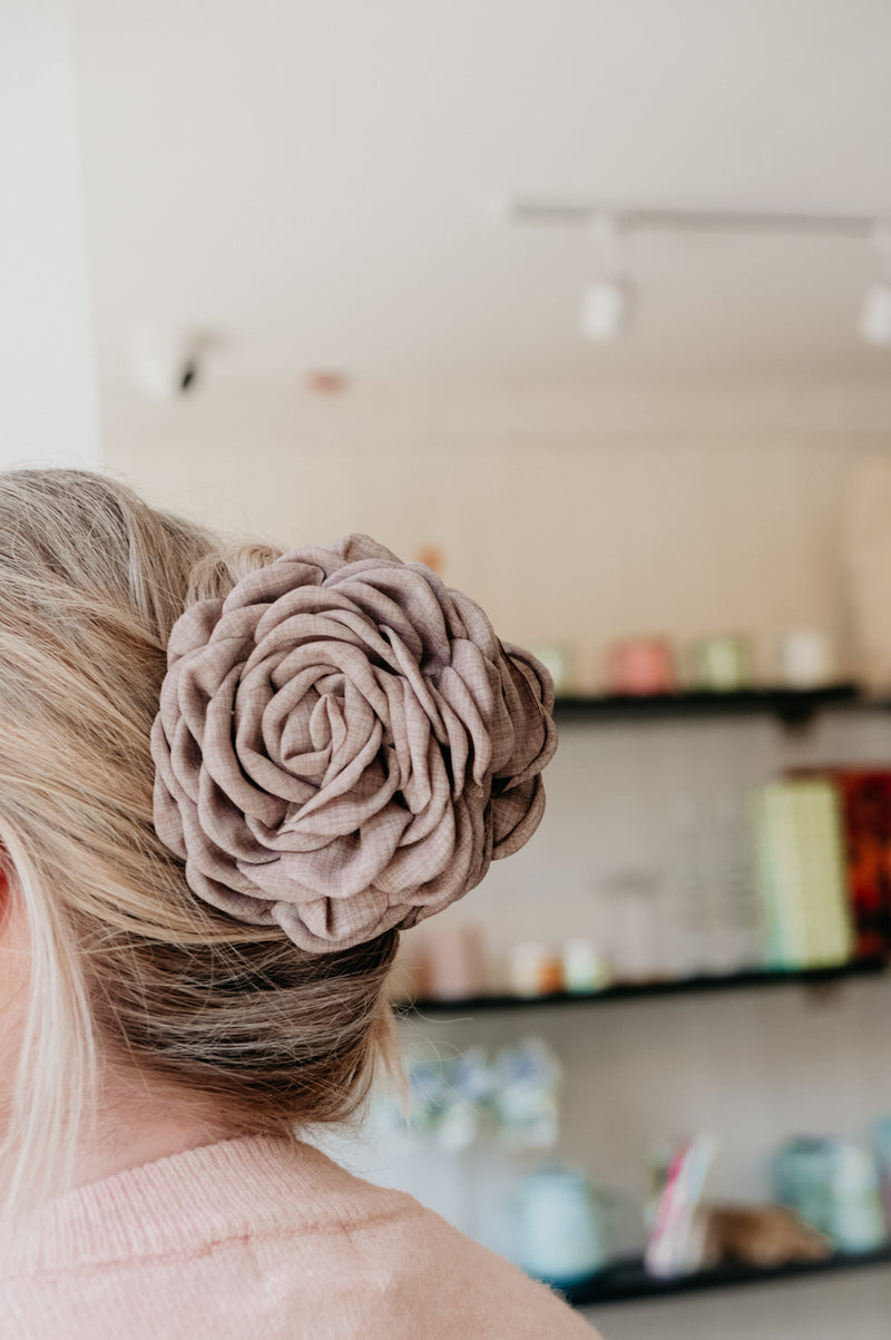 Alysa Teddy Brown Rose Claw Clip