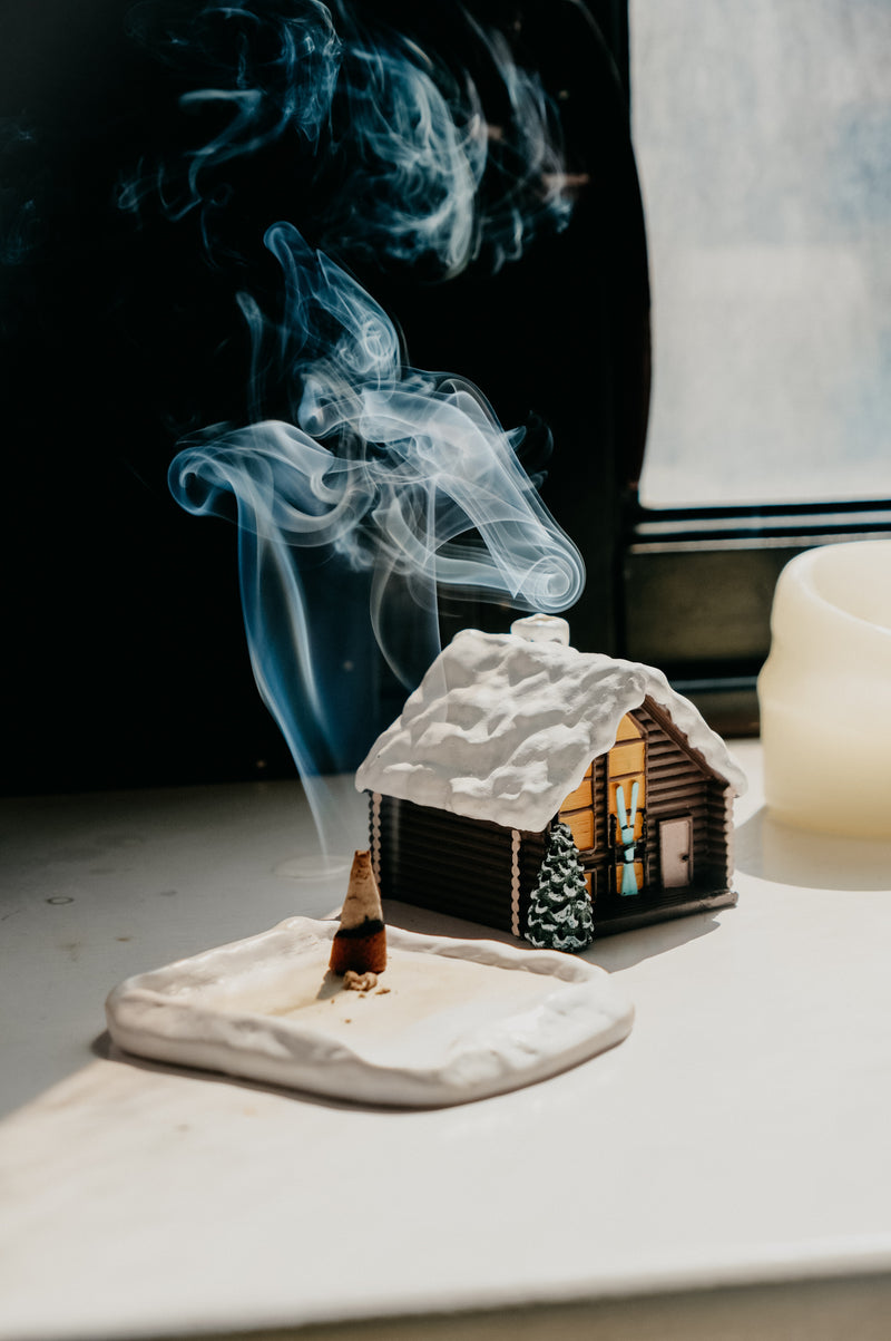 Log Cabin Ski Snowy Winter Incense Cone Burner