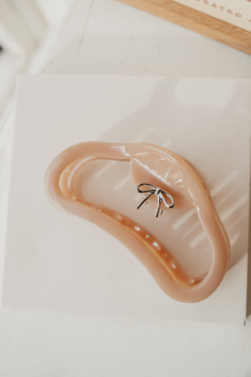 Mollie Nude Bow Curved Claw Clip
