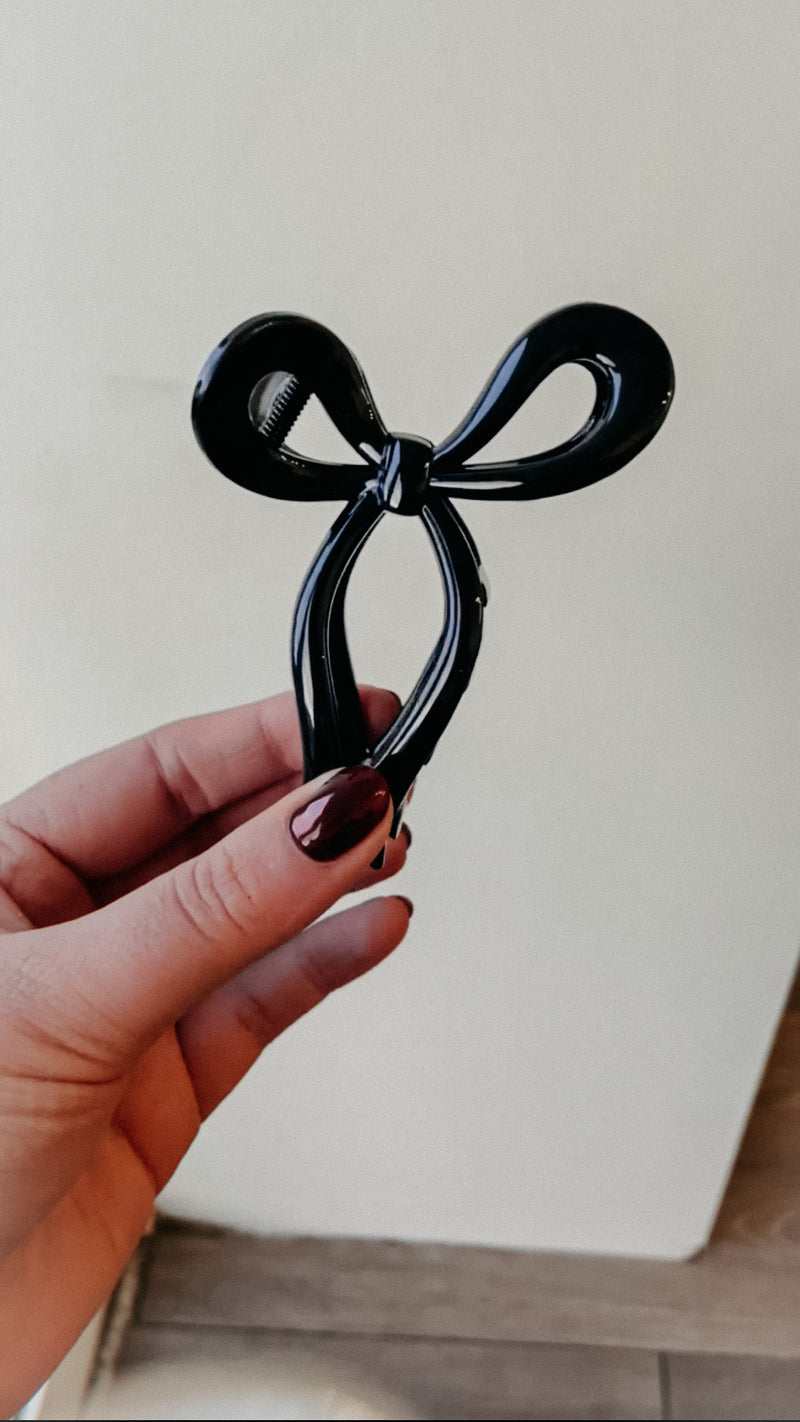 Erin Black Bow Claw Clip