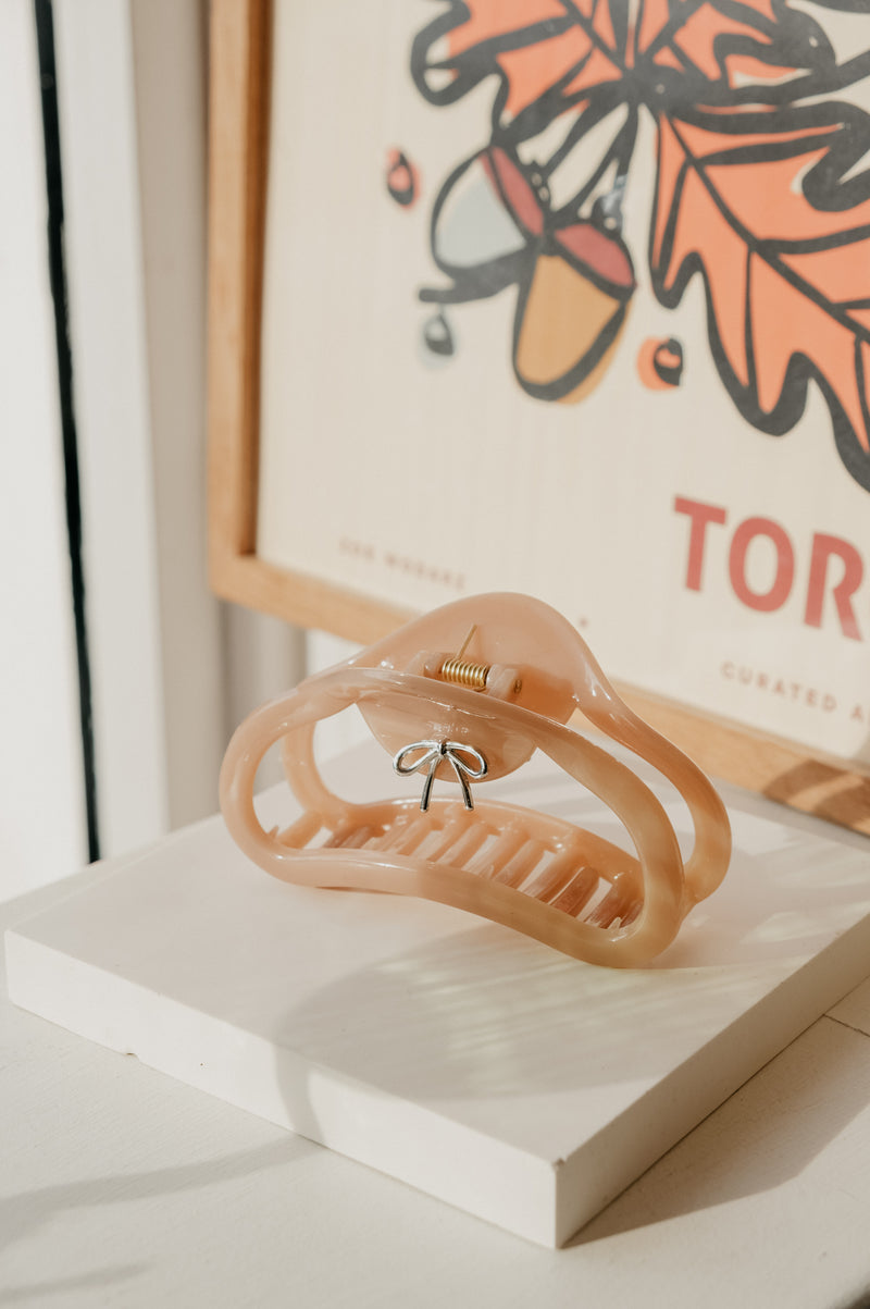Mollie Nude Bow Curved Claw Clip