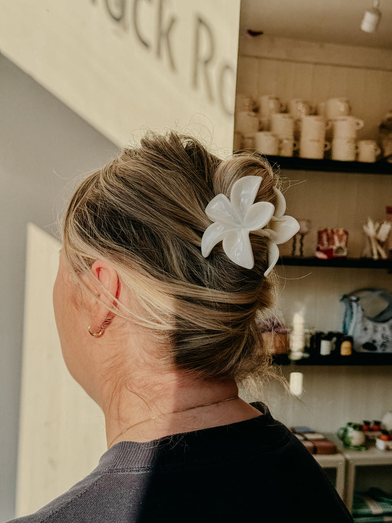 Moana White Bloom Flower Claw Clip